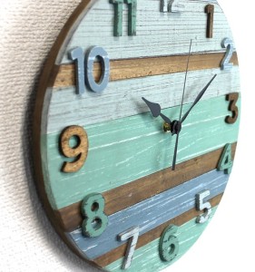 「Sea Code」製　古木で作られた南国風の掛け時計。